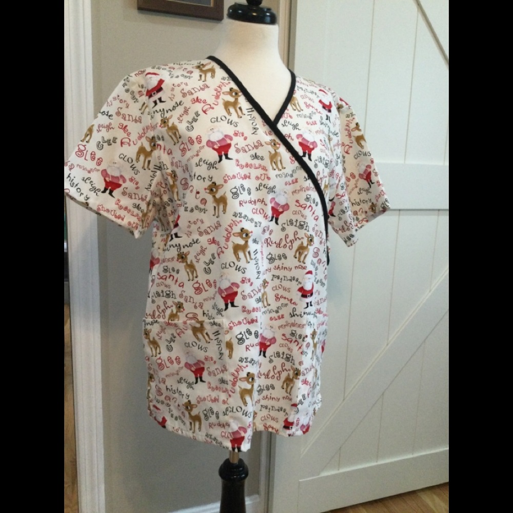 Medium Rudolf short sleeve v-neck scrub top